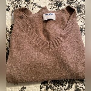 Old Navy V-Neck Sweater in Taupe